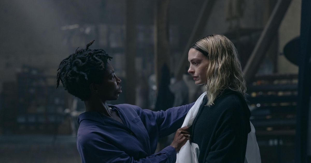 A24 打造迷幻流行歌劇！《魅影巨星》安海瑟薇化身崩潰天后，揭開巨星背後的驚悚與瘋狂